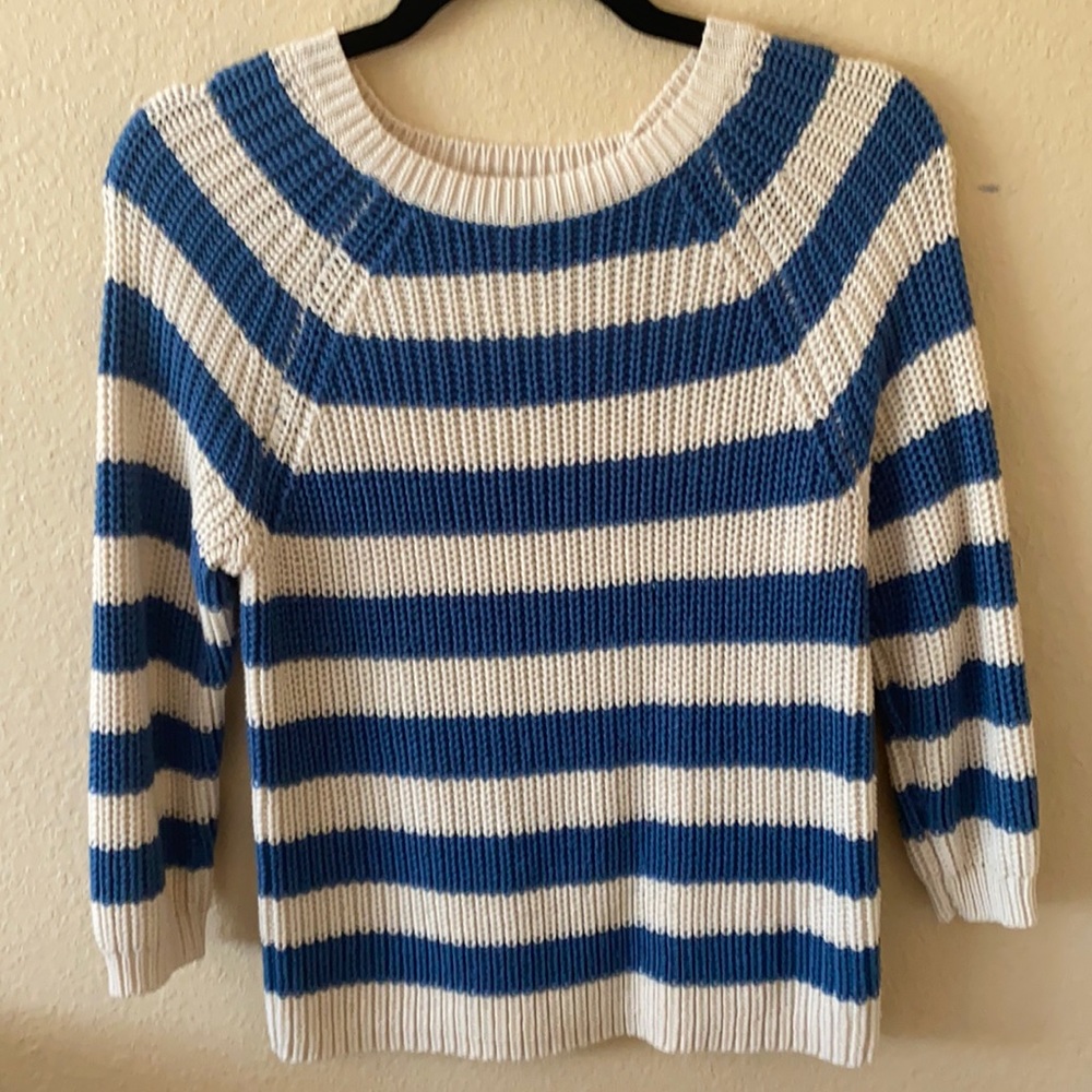 White and blue striped forever 21 sweater
